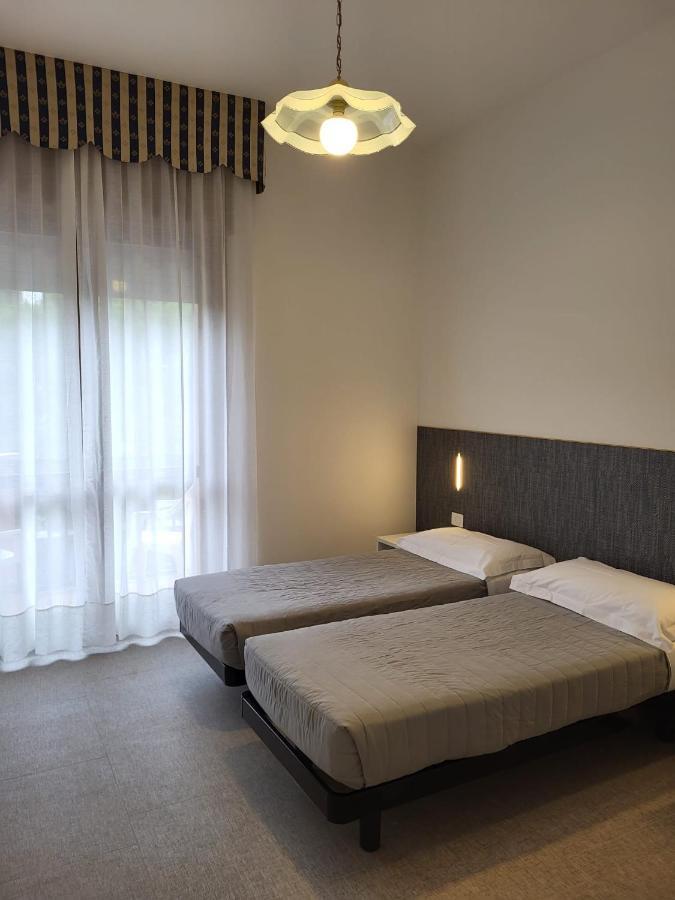 Hotel Piccadilly ลิโดดิเยโซโล ภายนอก รูปภาพ