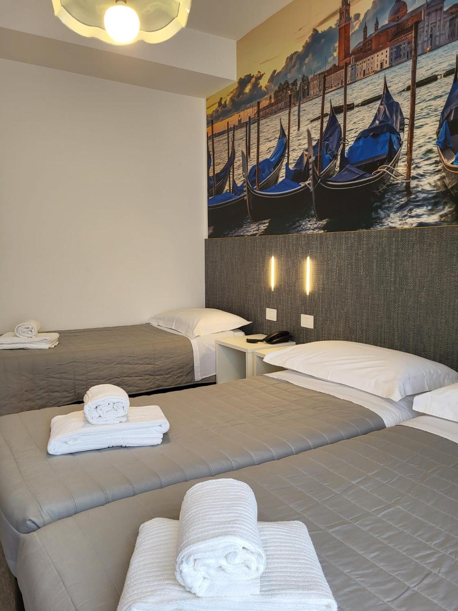 Hotel Piccadilly ลิโดดิเยโซโล ภายนอก รูปภาพ